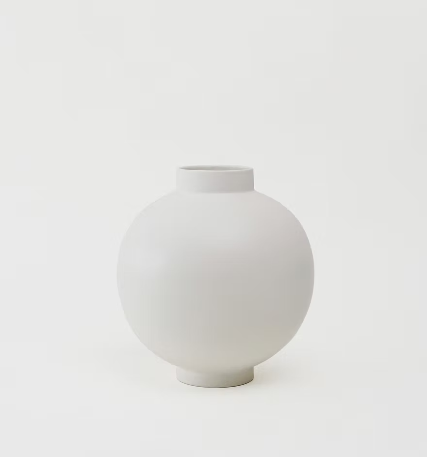 满 Man Vase No.1 by OPEN OBJECT (DISPLAY)