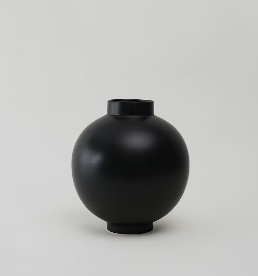 满 Man Vase No.1 by OPEN OBJECT (DISPLAY)
