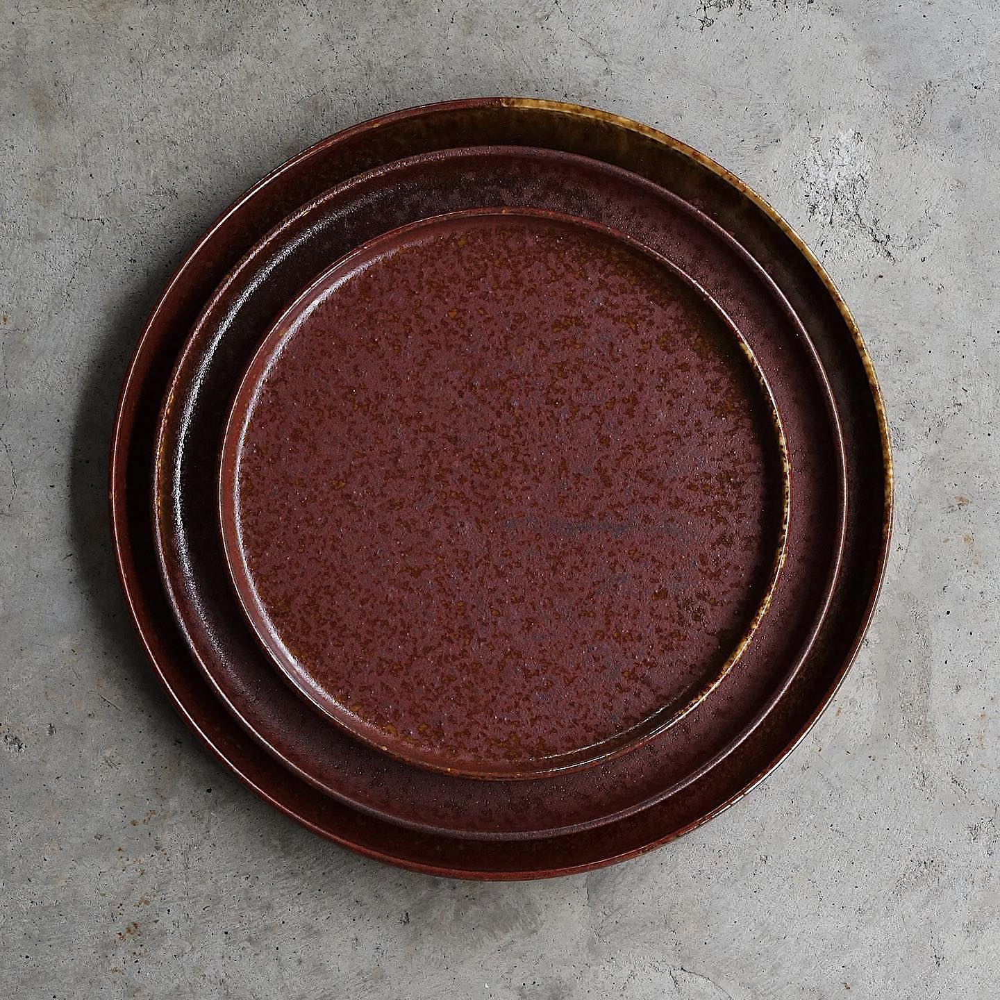Hishu Short Rim Plate by Kurieto Tableware